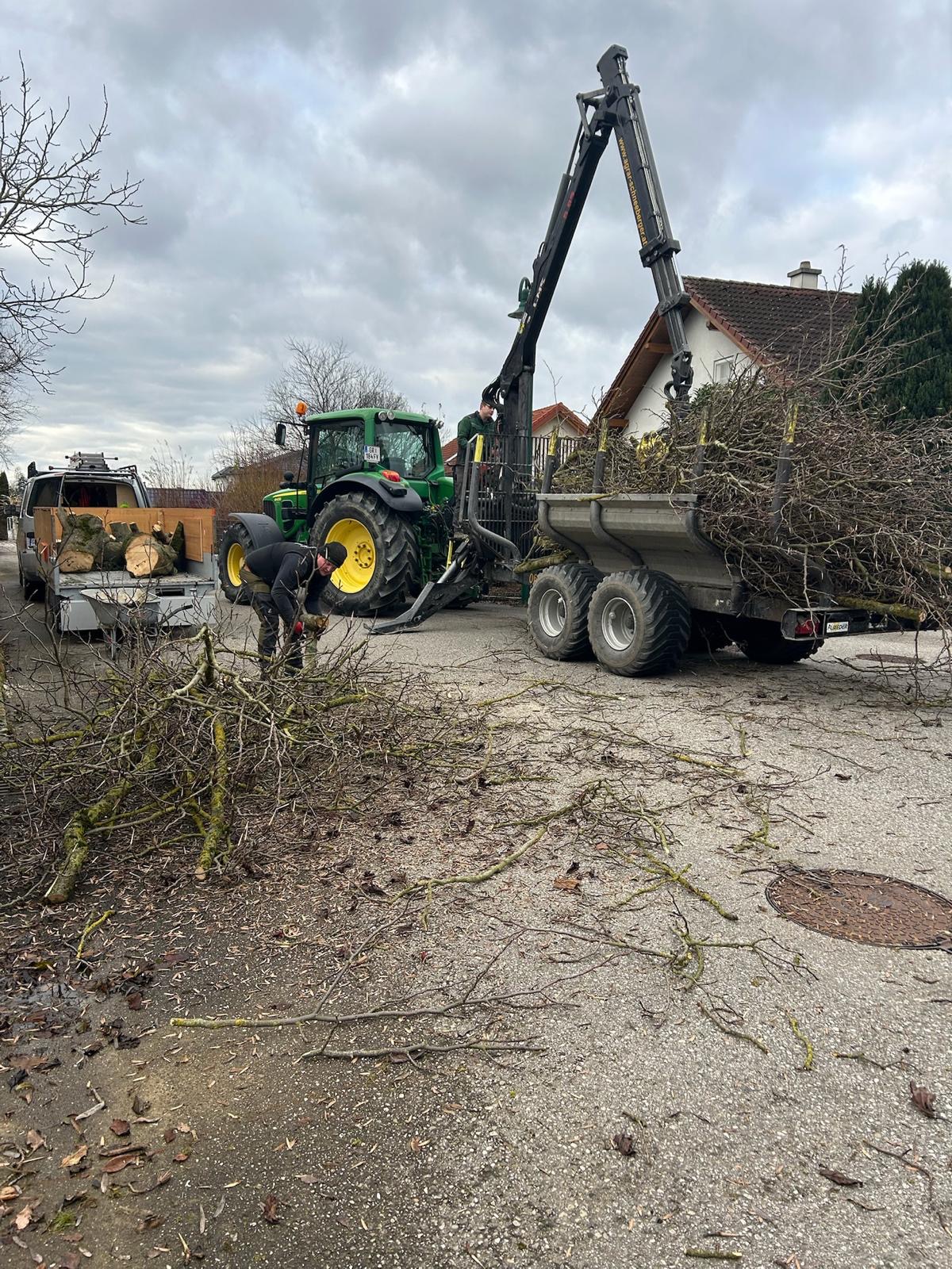 Waldpflege Grünraumpflege Lukas Schliefnig aus Meggenhofen im Bezirk Grieskirchen in Oberösterreich